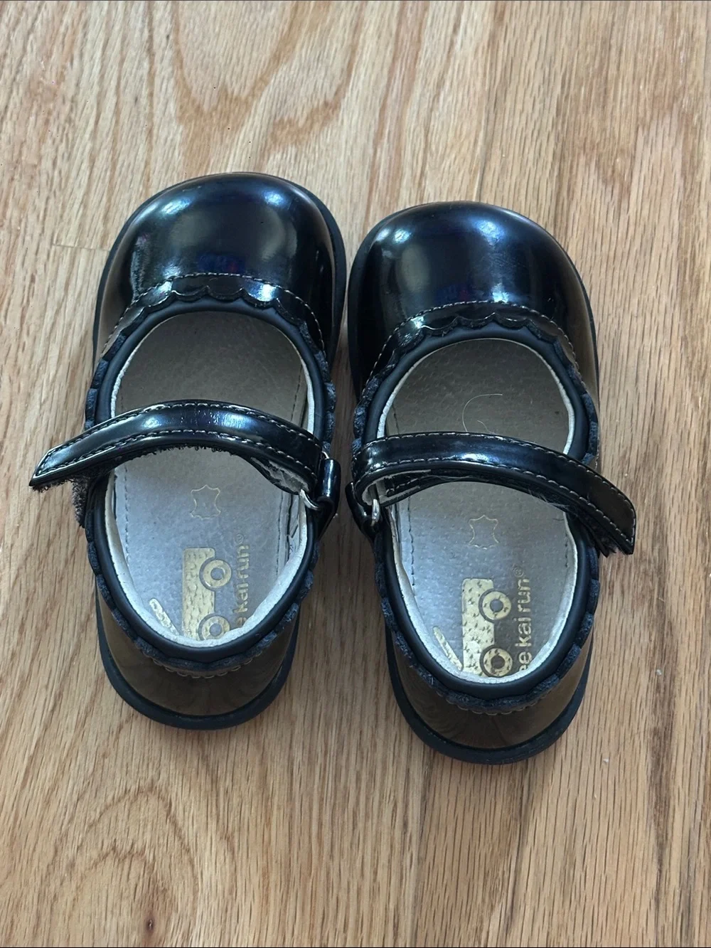 See Kai Run Black Patent Mary Jane Shoes with Scallop Trim